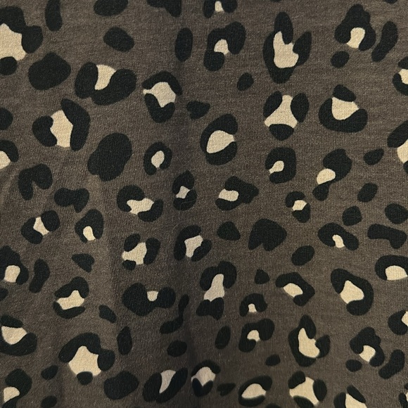 Super cute LuLaRoe Jesse in Leopard with pockets - Picture 3 of 3